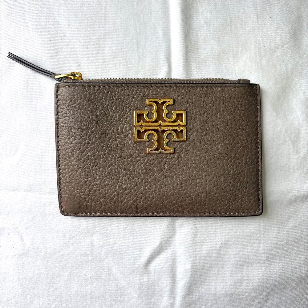 🤎 Tory Burch Pebbled Leather Zip Card Pouch 🤎 Taupe with Gold Logo